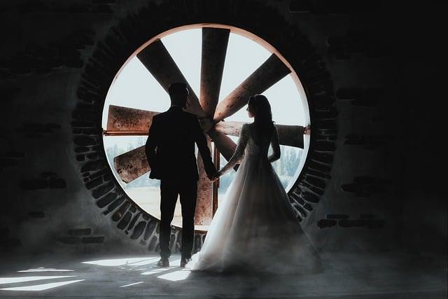 Nevěsta v bílých šatech jako symbol čistoty ve svatební tradici